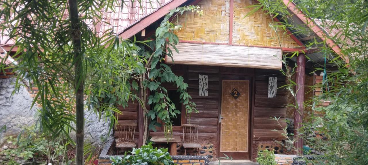 Lucky Bamboo'Bungalows-Resto And Orangutan Jungle Trekking Tours Bukit Lawang Dış mekan fotoğraf