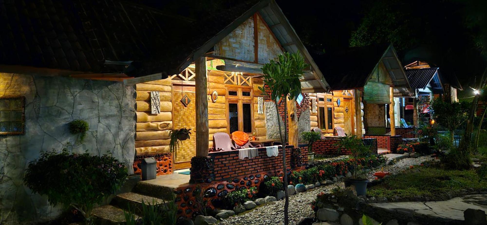 Lucky Bamboo'Bungalows-Resto And Orangutan Jungle Trekking Tours Bukit Lawang Dış mekan fotoğraf