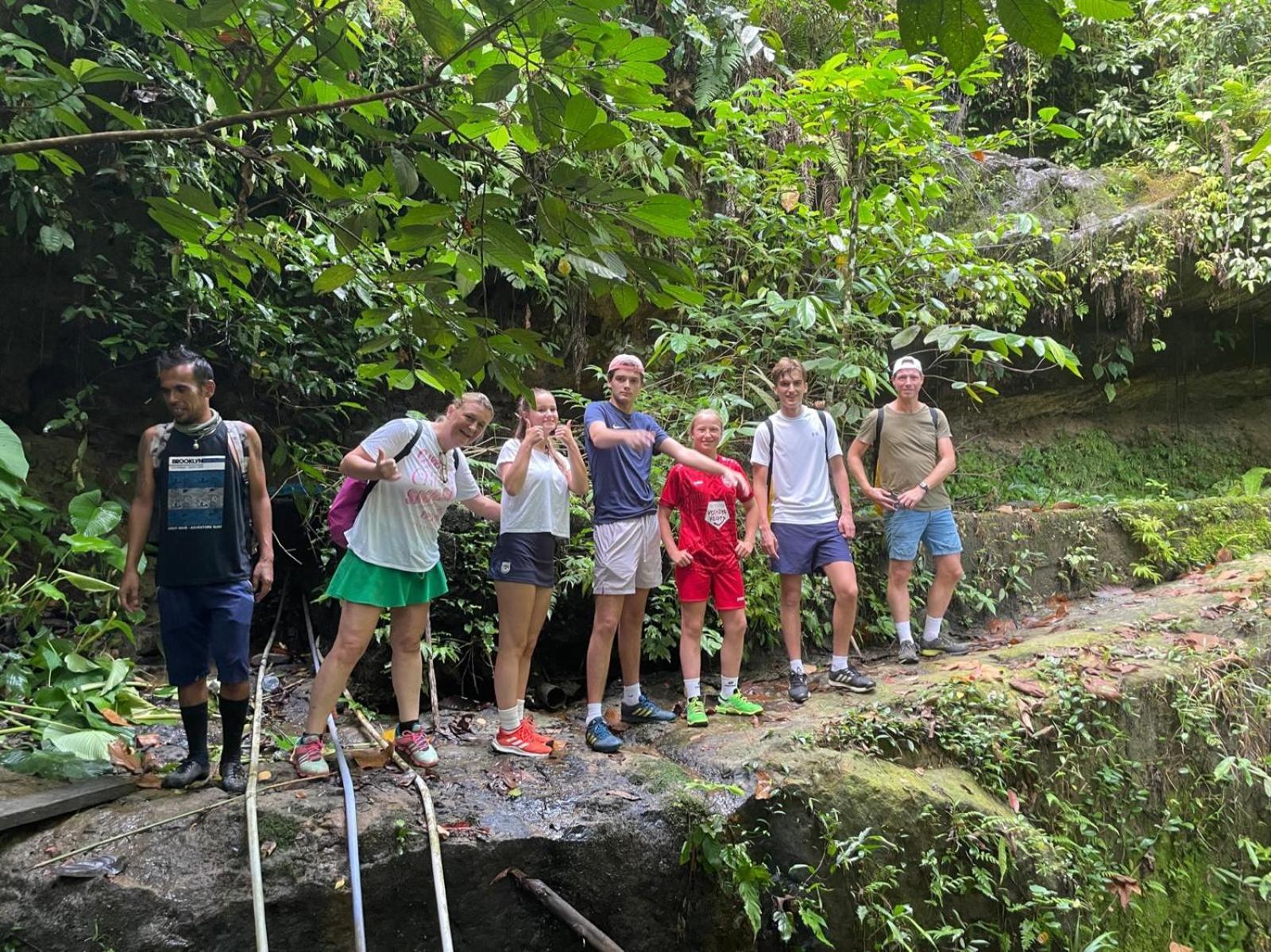 Lucky Bamboo'Bungalows-Resto And Orangutan Jungle Trekking Tours Bukit Lawang Dış mekan fotoğraf